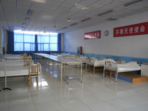 河北同仁医学院实验教室环境图片