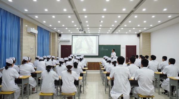 河北同仁医学中等专业学校的教学设备图片