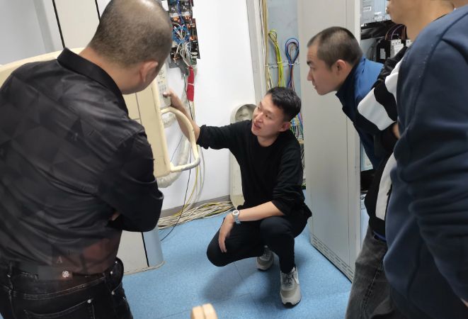 中考以后想报名医疗设备安装维修（智能医疗装备技术）哪个学校有？