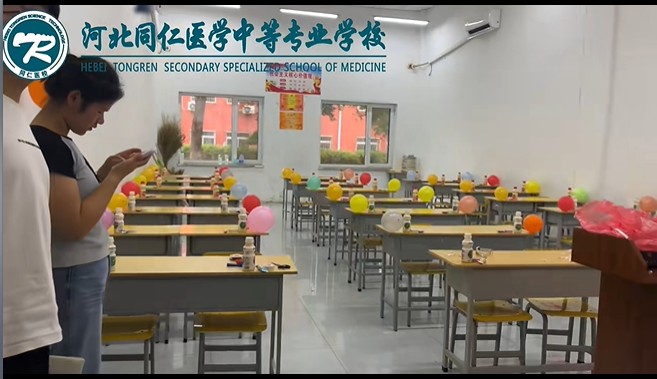 2026年河北同仁医专新生开学布置教室.jpg