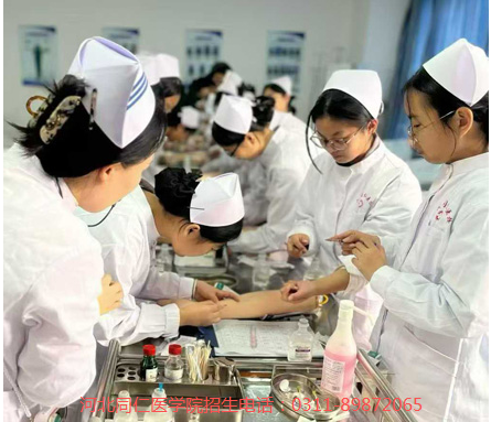 河北同仁医学中等专业学校护理专业介绍实训课.png
